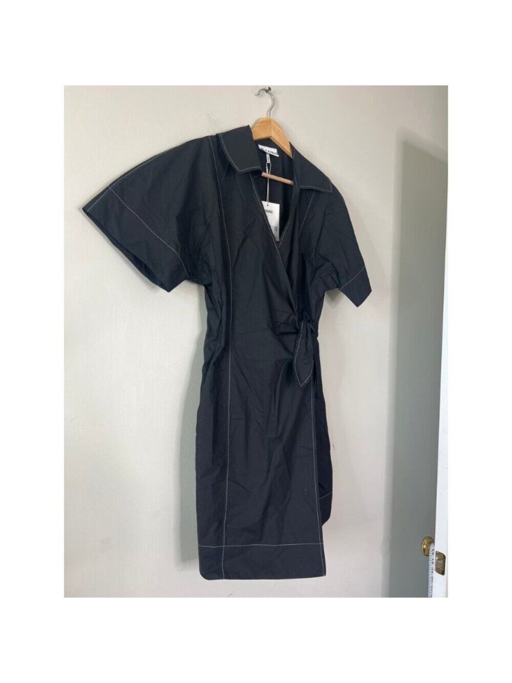 NWT GANNI Cotton Poplin Wrap V Neckline Short Sleeves Mini Dress Black Size: 8 - Picture 3 of 7